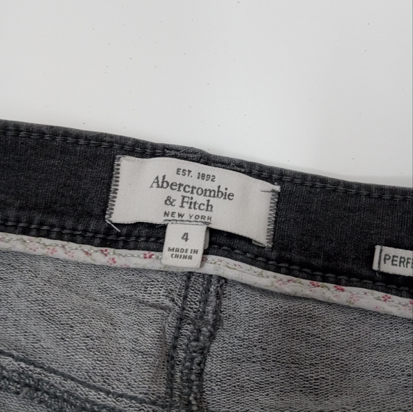 Abercrombie And Fitch Womens Size 4 Black Perfect Stretch Shorts - Picture 6 of 7